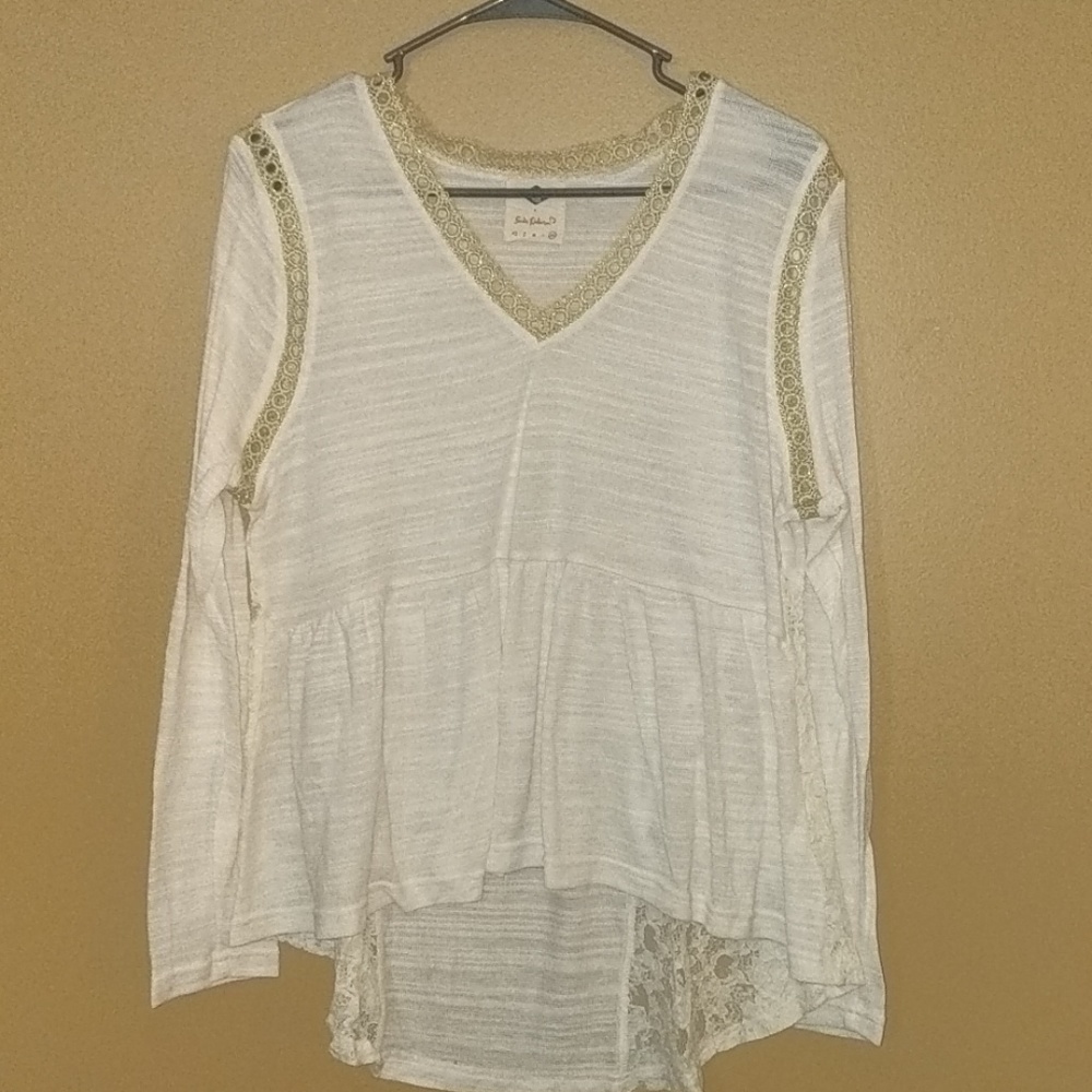 Long sleeve v-neck shirt
